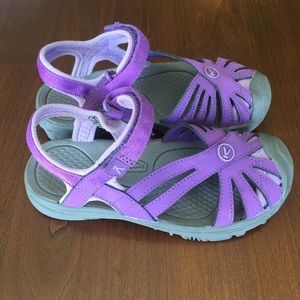 Like New Keen Girls Sandals / Water Shoes